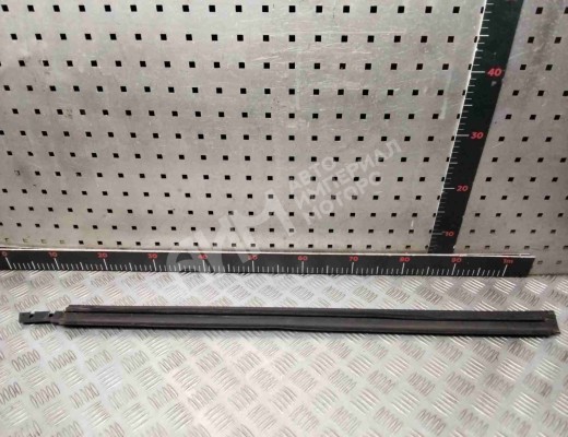 Молдинг стекла двери передней левой наружный Chrysler Voyager IV (RG) 2001-2008  Chrysler Voyager Voyager IV (RG) 2001-2008