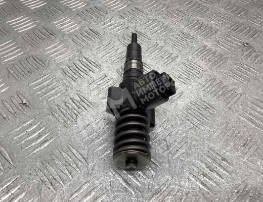 Форсунка Audi A3 II (8P) 2005-2008 рестайлинг  Audi A3 A3 II (8P) 2005-2008 рестайлинг