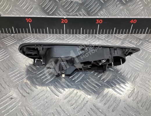 Ручка внутренняя передняя правая Ford Fiesta VI 2008-2018  Ford Fiesta Fiesta VI 2008-2018