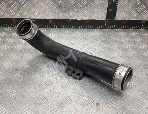 Патрубок интеркулера Volkswagen Caddy III (2K) 2010-2015 рестайлинг  Volkswagen Caddy Caddy III (2K) 2010-2015 рестайлинг