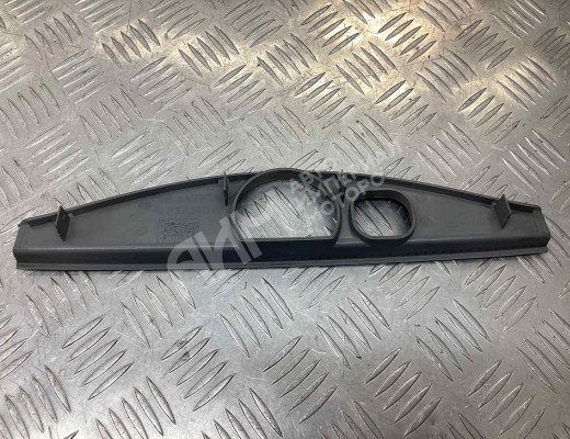 Накладка двери (крышки) багажника BMW 3-Series (E46) 2001-2005 рестайлинг  BMW 3-Series 3-Series (E46) 2001-2005 рестайлинг