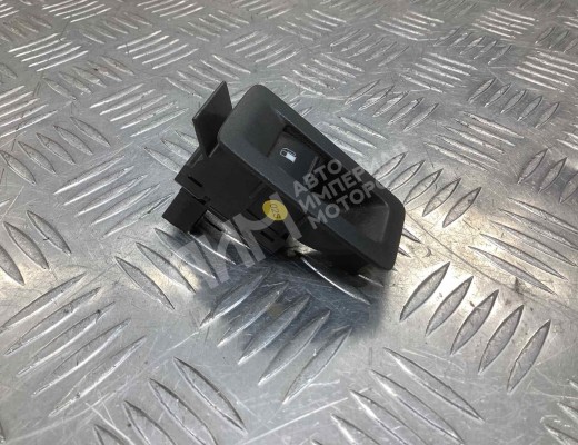 Кнопка открытия лючка топливного бака Volkswagen Golf+ V (5M) 2005-2014  Volkswagen Golf Plus Golf+ V (5M) 2005-2014