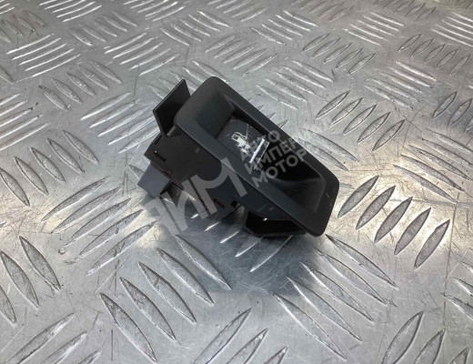 Кнопка открытия лючка топливного бака Volkswagen Touran I (1T) 2003-2006  Volkswagen Touran Touran I (1T) 2003-2006