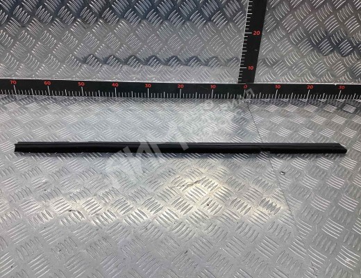 Уплотнитель стекла двери (бархотка) Volkswagen Golf V (1K) 2004-2009  Volkswagen Golf Golf V (1K) 2004-2009