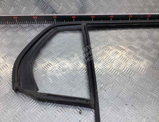Уплотнитель Volkswagen Golf V (1K) 2004-2009  Volkswagen Golf Golf V (1K) 2004-2009