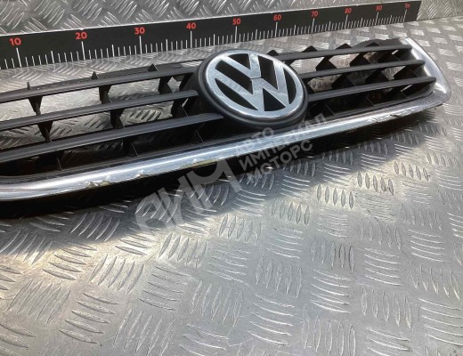 Решетка радиатора Volkswagen Touran I (1T) 2003-2006  Volkswagen Touran Touran I (1T) 2003-2006