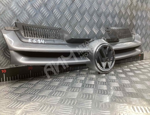 Решетка радиатора Volkswagen Golf V (1K) 2004-2009  Volkswagen Golf Golf V (1K) 2004-2009