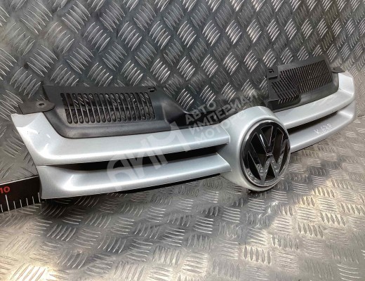 Решетка радиатора Volkswagen Golf V (1K) 2004-2009  Volkswagen Golf Golf V (1K) 2004-2009