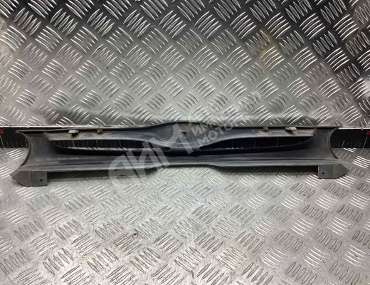 Решетка радиатора Ford Mondeo I 1993-1996  Ford Mondeo Mondeo I 1993-1996